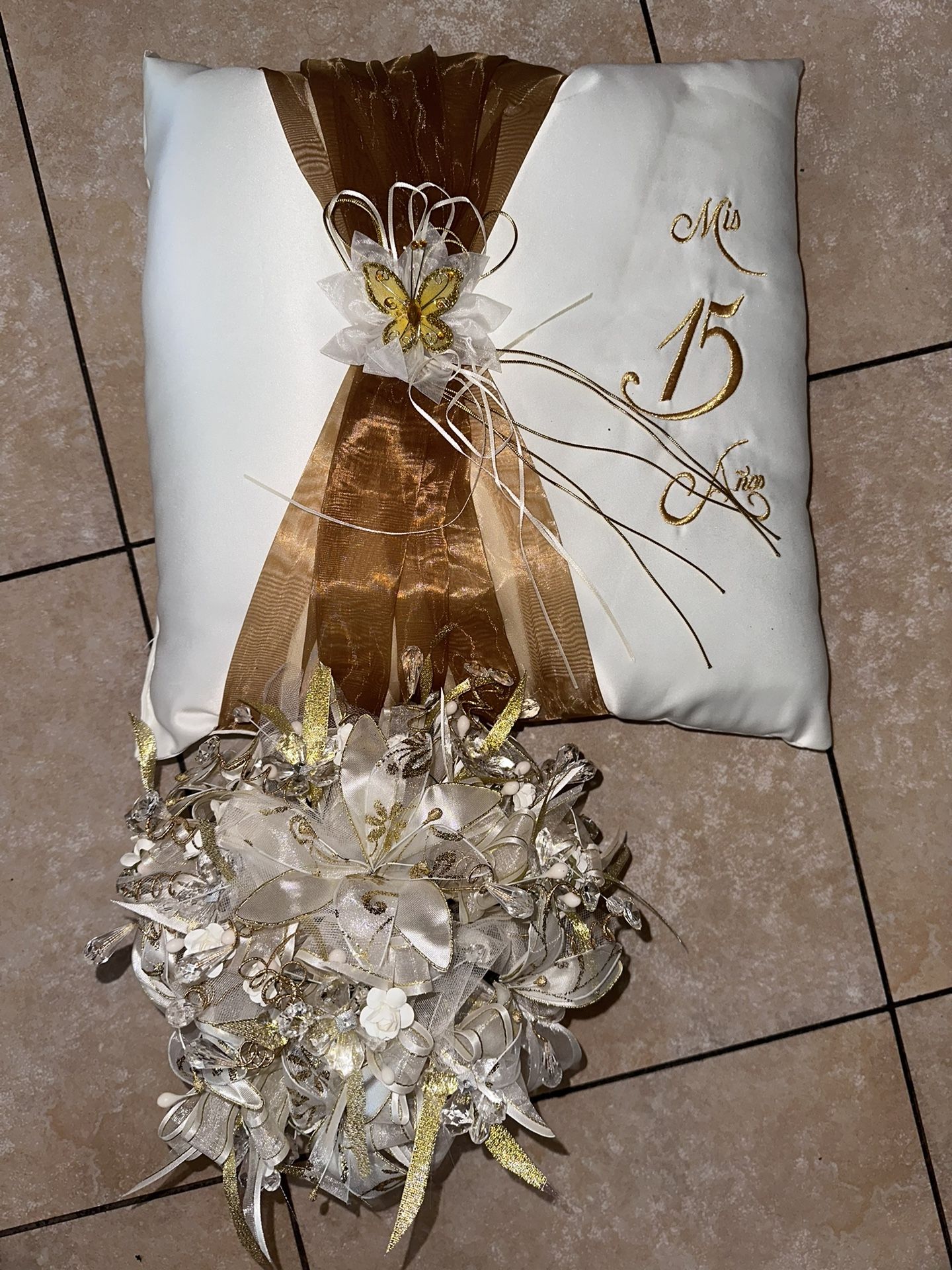 Flower Bouquet & Pillow For Party