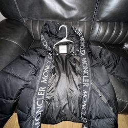 Men’s Moncler Black Montcla Short Down Jacket 