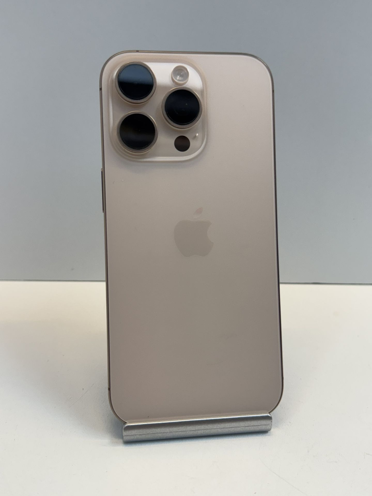 Apple iPhone 16 PRO 128gb. ( Cellphone Unlocked )