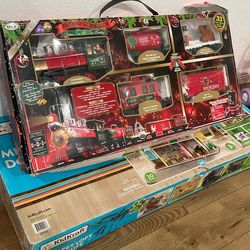 North Pole Express 33pc Train Set