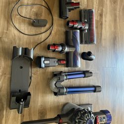 Dyson V6