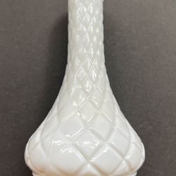 Pretty White Milk Glass Vase Quilt Diamond Pattern #4062