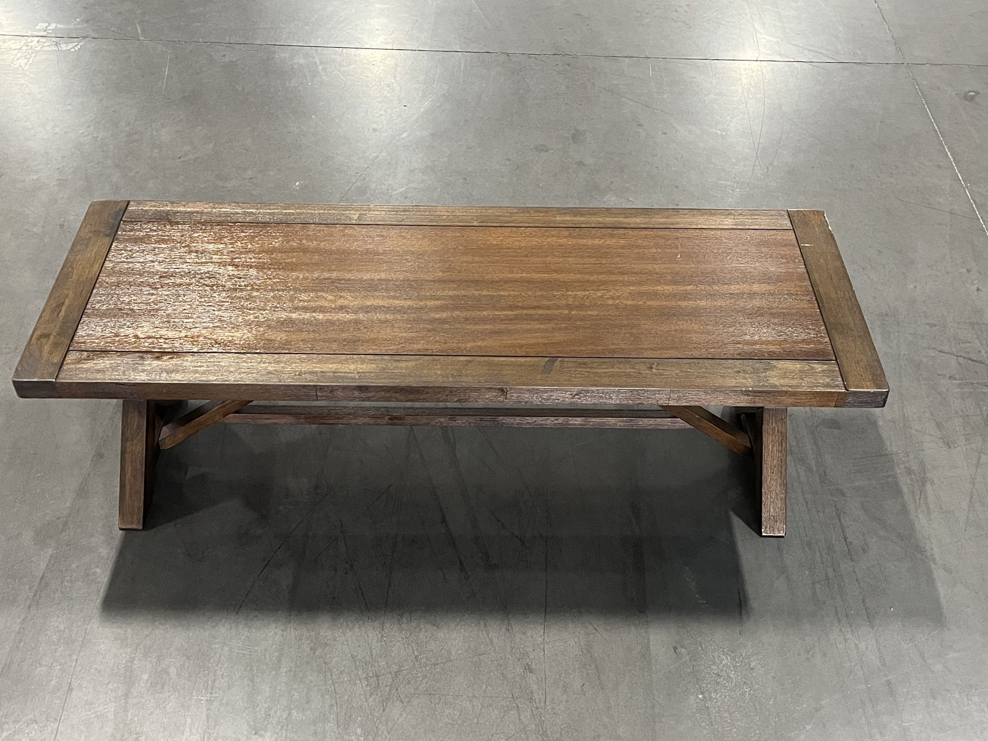 COFFEE TABLE/COCKTAIL TABLE