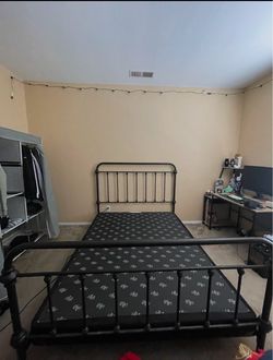 Black Metal Queen-Size Bed Frame – Vintage Style