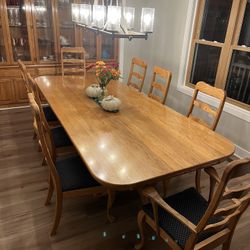 Dining Room Table & 8 Chairs