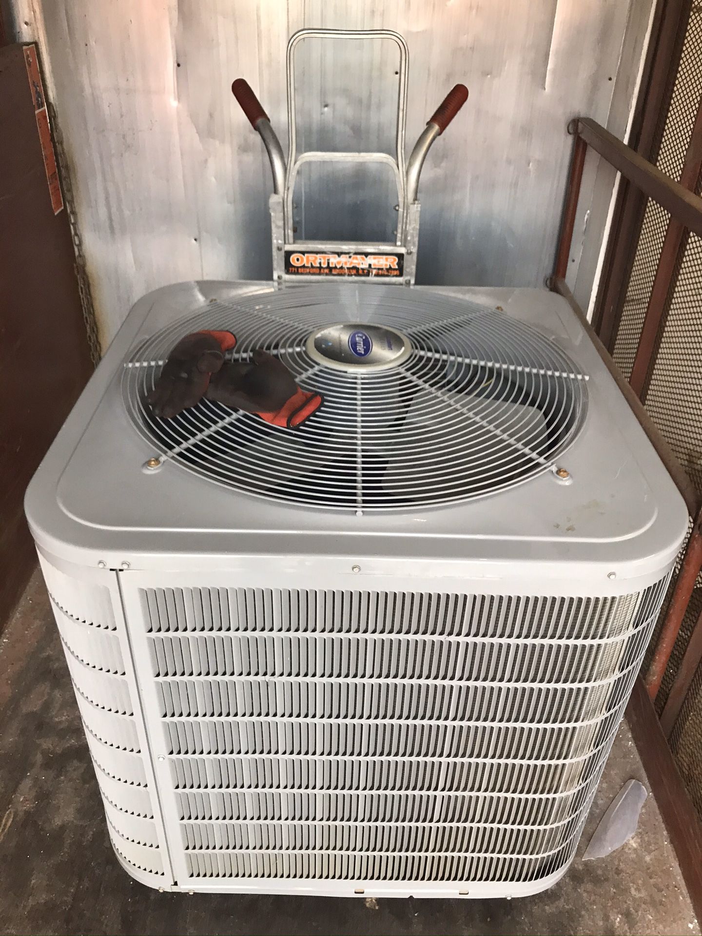 Heat Pumps / Air Conditioners / Compressors