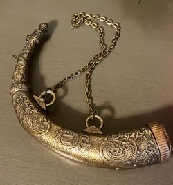 VINTAGE METAL GUNPOWDER HOLDER HUNTING HORN