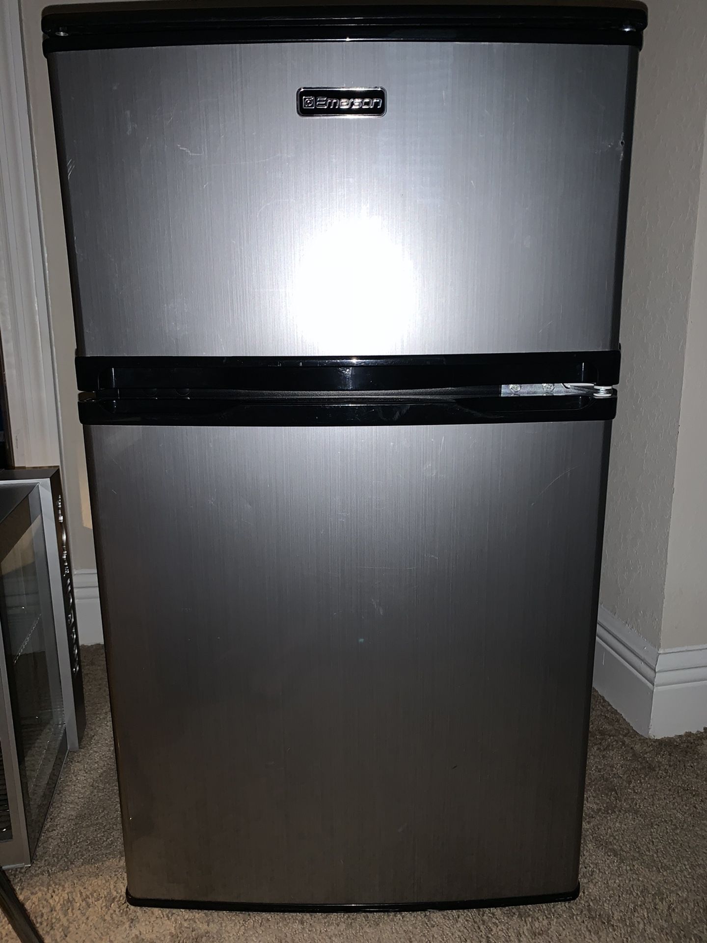 Emerson 3.1 Cu. Ft. Mini Refrigerator and Freezer - Silver CR501E2