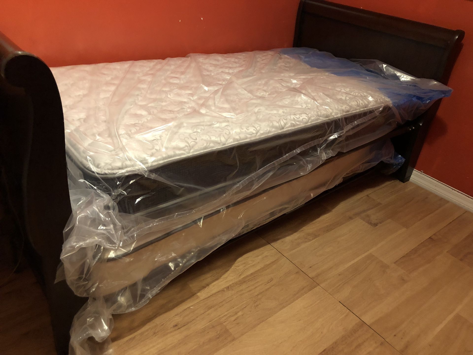 Sleigh Style Day Bed WITH Pop up Trundle and BRAND New Mattresses