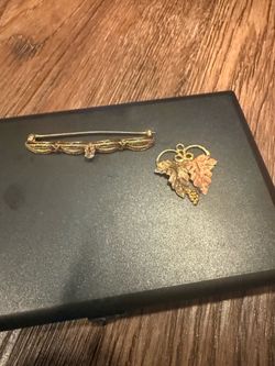 4.01 grams of 10k gold, one necklace pendant, and one hair clip/pin also 10k. Both total to 4.01 grams
