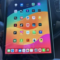 Ipad 9th Generation Super neat , Everything Works 100% 