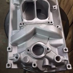 New Aluminum Vortec  Head Style Carburetor Intake, For Vortec 96 To 2000 Or Vortec  Heads On Older Blocks. Dual Plane Intake. 35th Ave And McDowell Ph