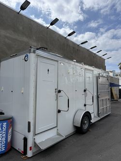 Portable Restroom Ultra Lav, ADA+2