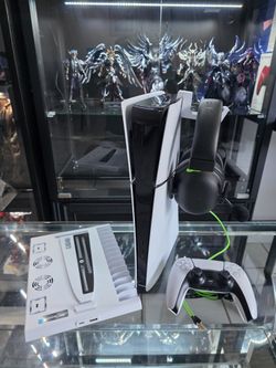 PS5 SLIM DIGITAL BUNDLE/ BASE DE CARGA / HEATSET CON SU SOPORTE Y UN CONTROL 