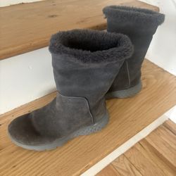Skecher women grey boots size 6 