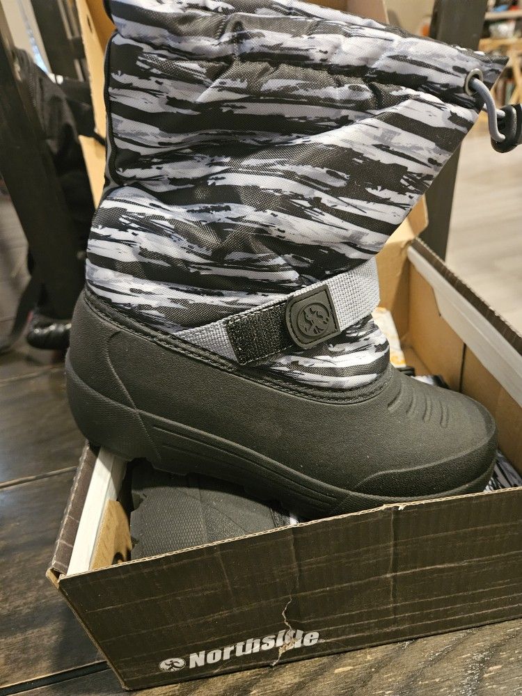Northside Snow Boots. 