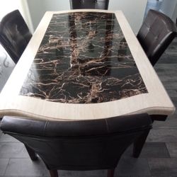 Dinning Room Table And 4 Chairs 