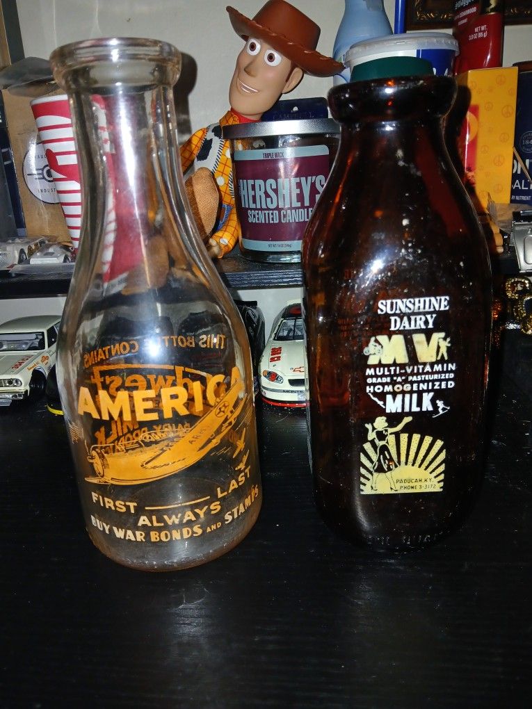 Vintage Midwest Pasteurized 1qt America Buy War Bonds And Stamps Milk Bottle