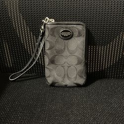 Coach wristlet wallet