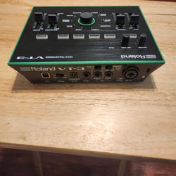 ROLAND  VT-3  VOICE TRANSFORMER.