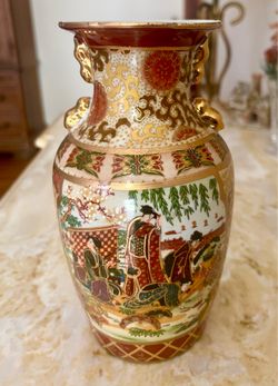 Vintage Chinese 8” Satsuma Flower Vase Gold Trim
