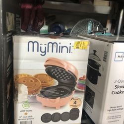 My Mini Waffle Maker And Plate Bundle
