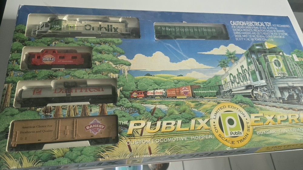 Vintage Electric Publix Train Set HO Scale