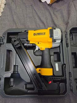 DeWalt Pneumatic tickle Nailer gun