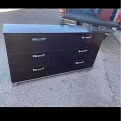 ❤️QUEEN SIZE BED FRAME AND DRESSER- DARK CHERRY WOOD COLOR❤️