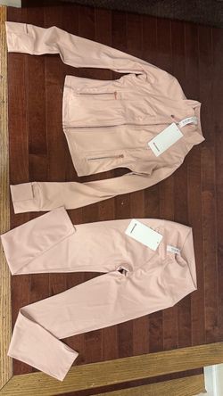 Lululemon Women’s Peach Leggings & Crop Zip Jacket Set W/Gold Accents