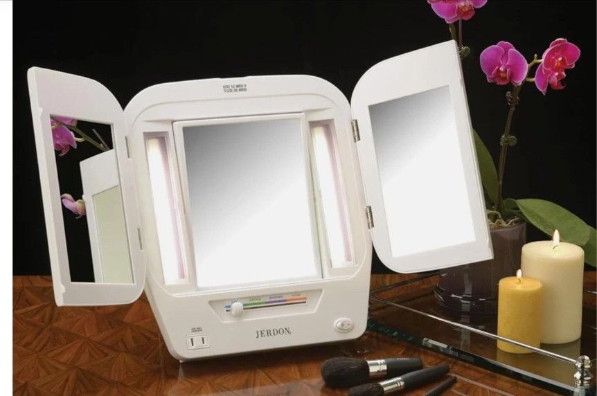 TRI-FOLD LIGHTED MIRROR
