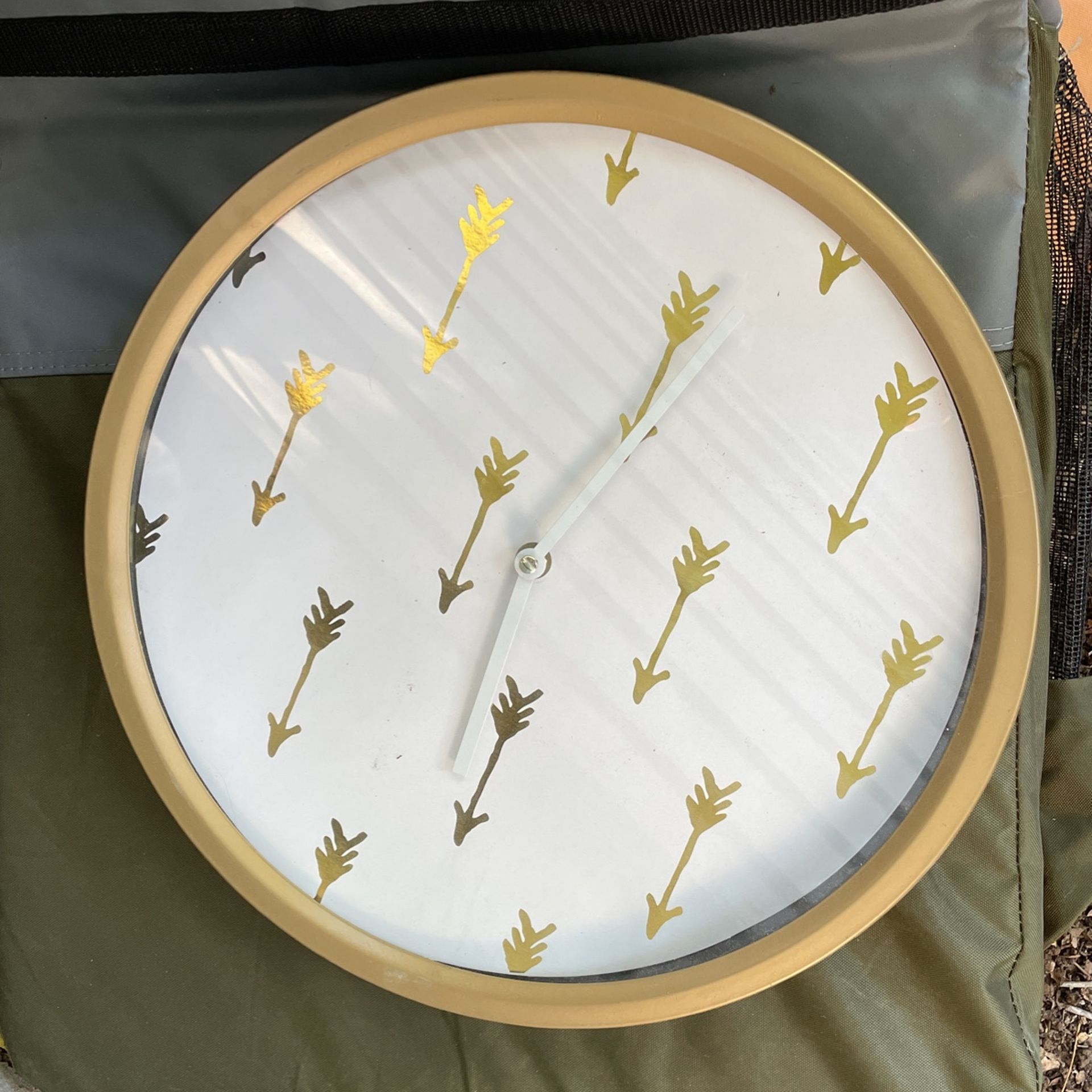 Like New Creative Arrow Clock - Discounted To Sell Quick FCFS