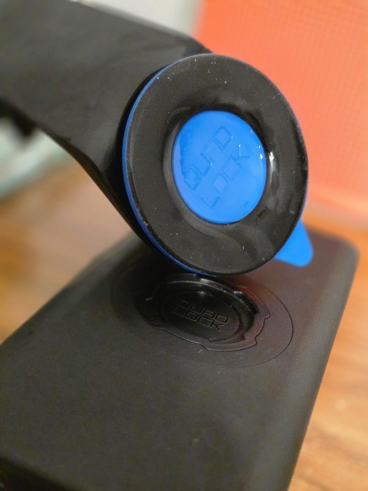 Quad Lock Charging Mount & CASE