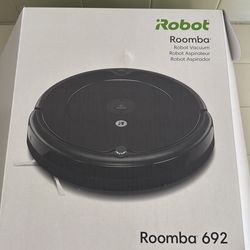 Roomba 692 vacuum - used