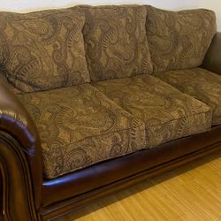 Fantastic Quality Couch & Loveseat Set!