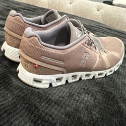 On Cloud Running Shoes Women 8.5