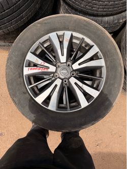 2017 Nissan pathfinder wheels with tires