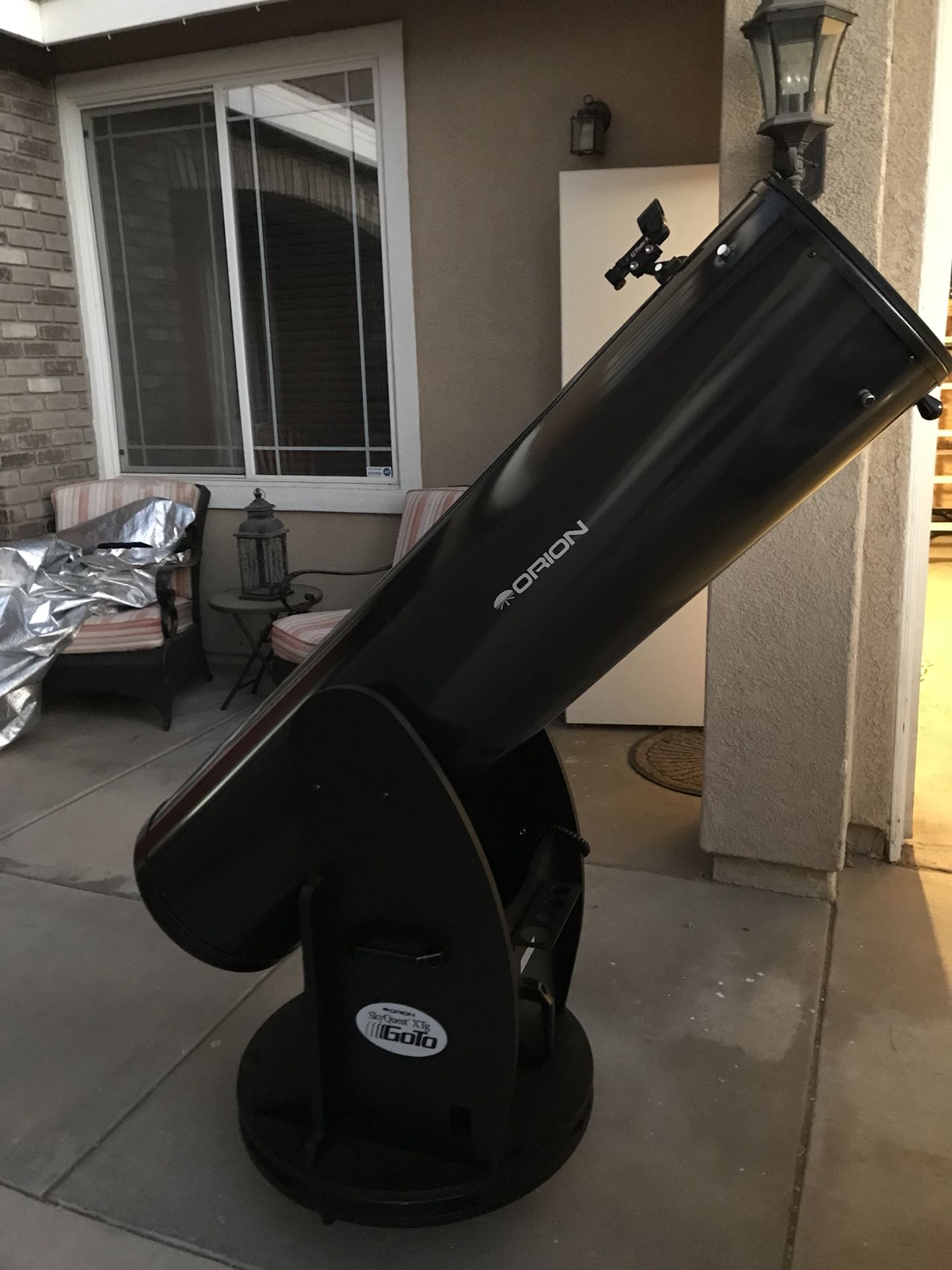 Orion SkyQuest XT12g GoTo Dobsonian telescope