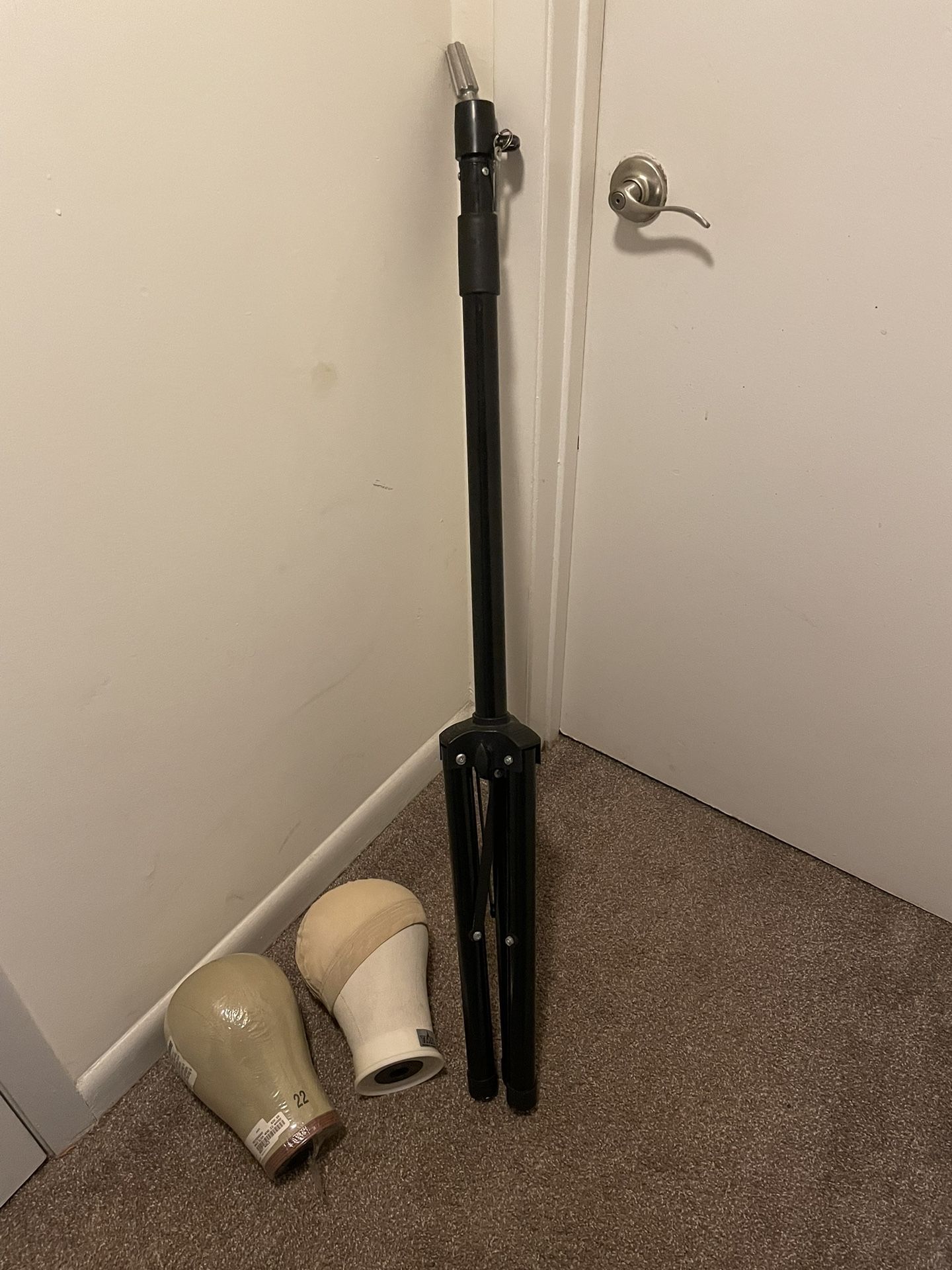 wig stand (comes with both heads)