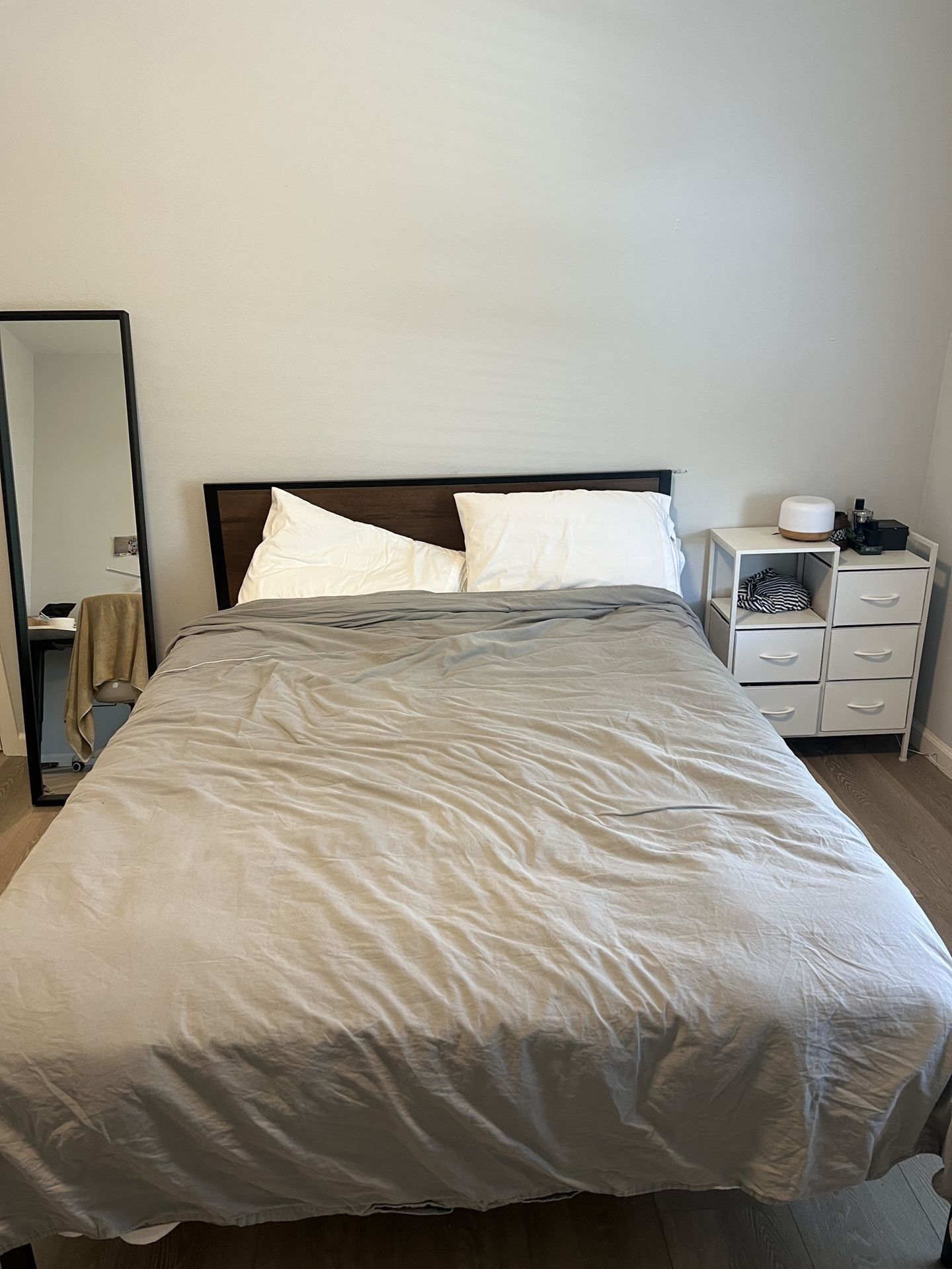 ROOM FURNITURE ALL FOR $280