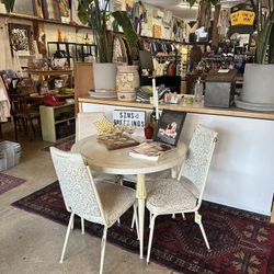 SET 5pc Vintage White Round Dining Table & 4 Gold White Chairs / 23TGKW