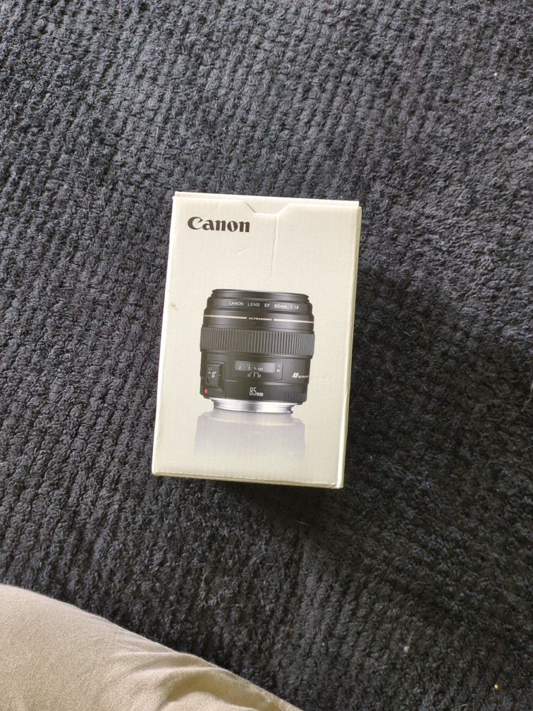 Canon Lens EF 85mm F/1.8 USM