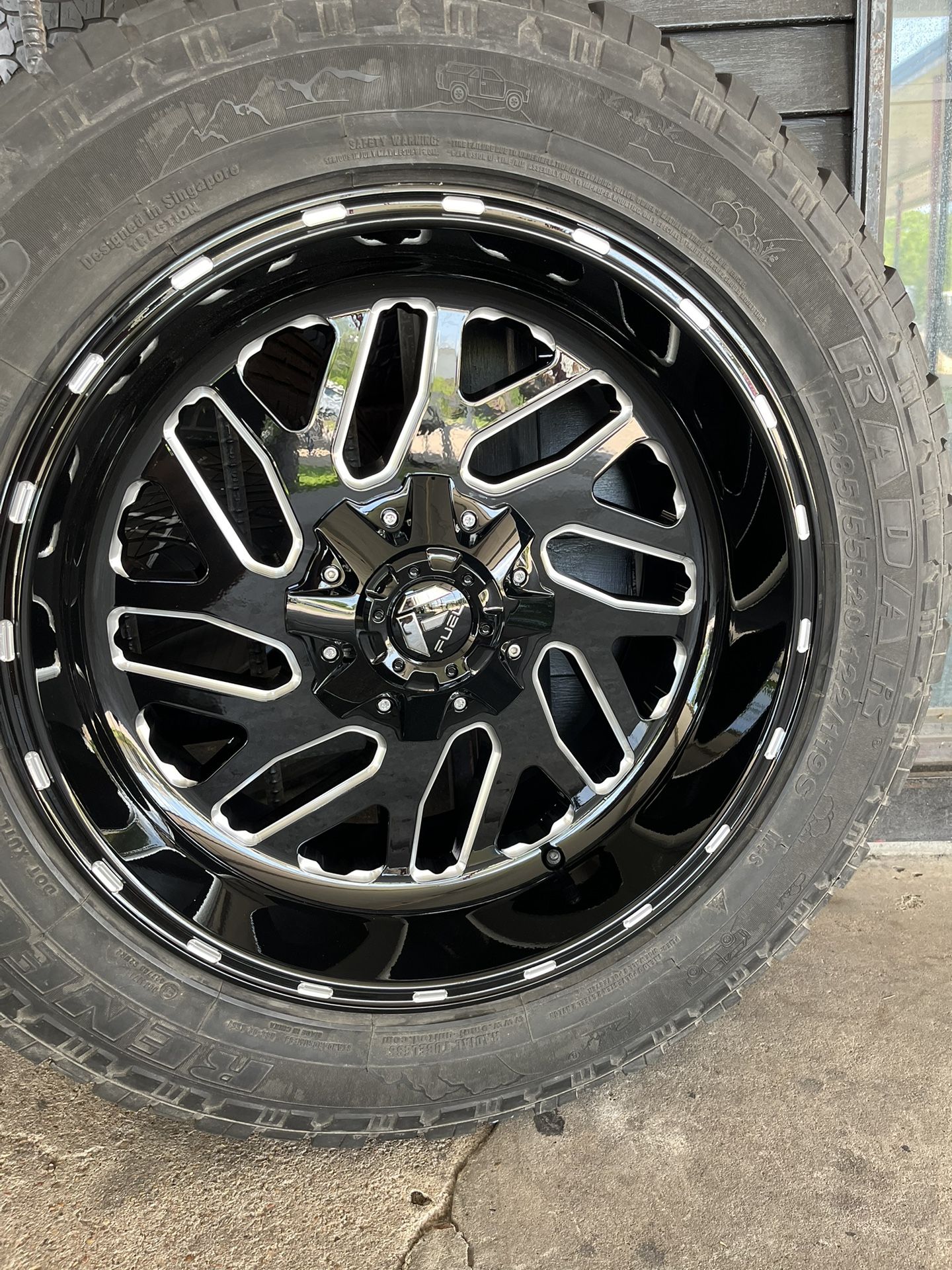 20x10 Fuel Triton