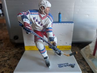 McFarlane Wayne Gretzky figure