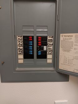 Se instalan paneles