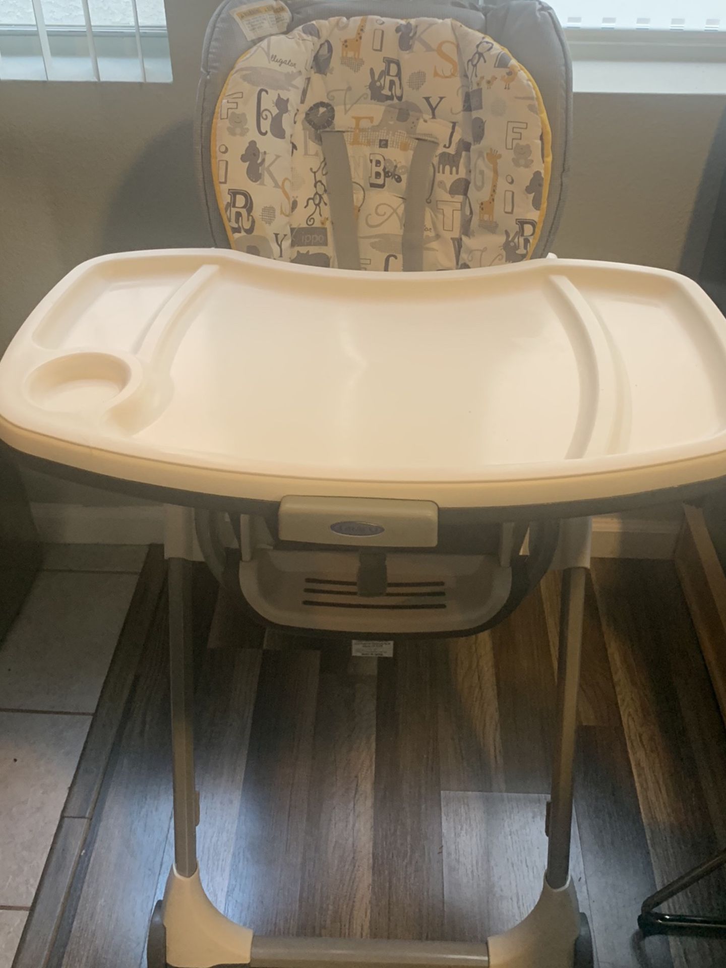 Graco Folding HighChair - Super Clean- Great Condition