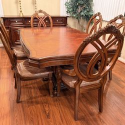 Excellent Shape!! Comes with Custom Table Pads 