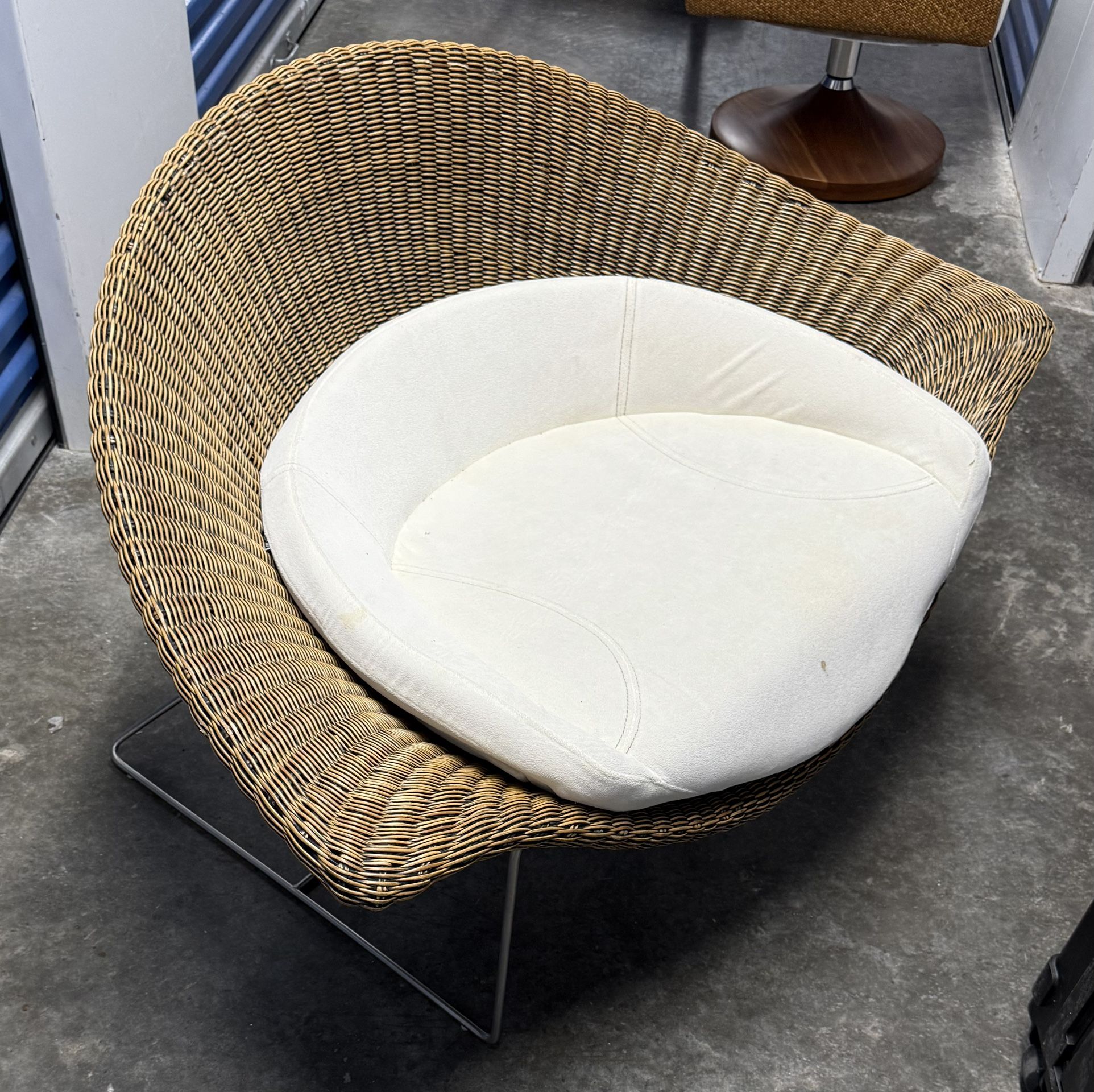 Saccaro Rattan Lounge Chair – Modern Tropical Design