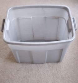 Rubbermaid 18gal Roughneck Storage Tote Gray