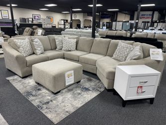 3-PC Fabric Sectional. 🚚WE DELIVER🚚